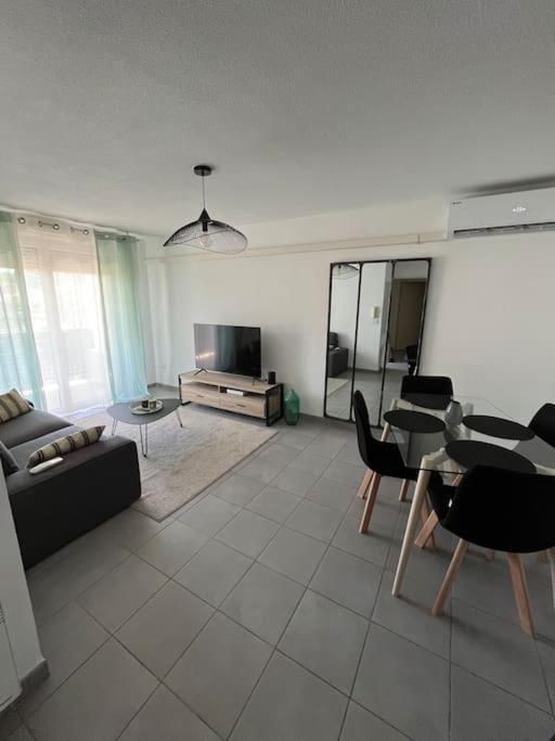Joli Appt 45 M2 Avec Terrasse Apartment Lunel  Luaran gambar