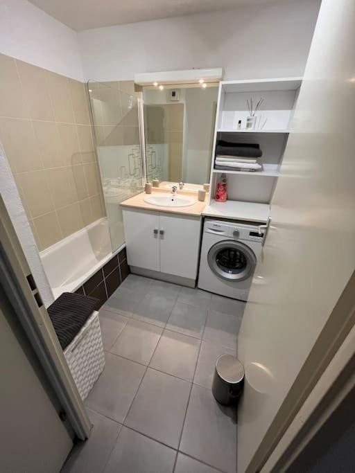 Joli Appt 45 M2 Avec Terrasse Apartment Lunel  Luaran gambar